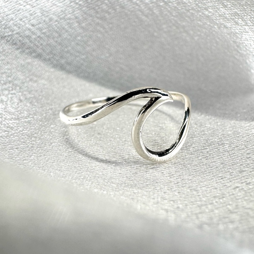 925 Sterling Silver Wave Ring w/ polishing cloth Size 7.5 NEW
